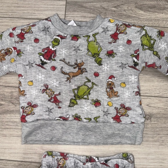 THE GRINCH Christmas Jogger Set - Picture 3 of 3